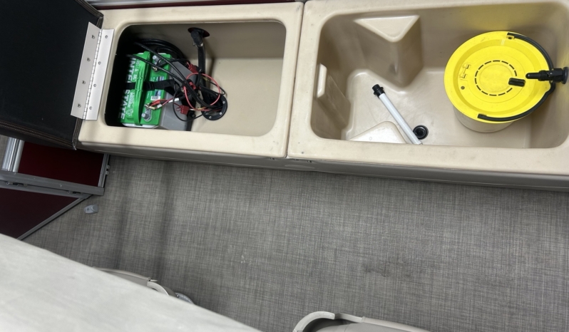 2018 SUN TRACKER SPTF22 full