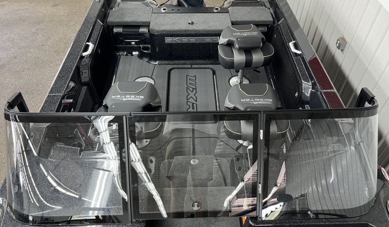 2027 SKEETER WXR1910F full