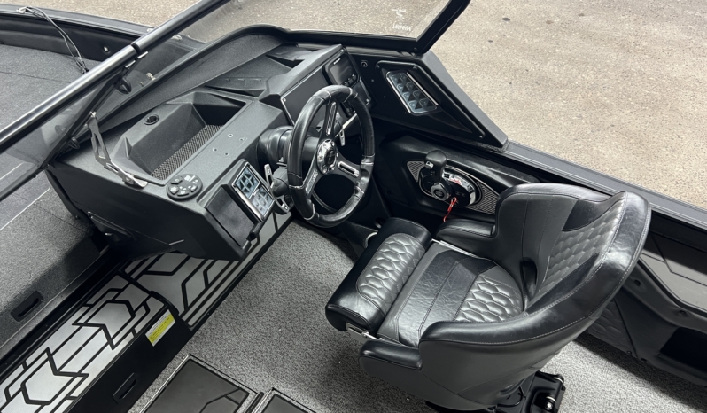2025 FINVAL 685 FISH PRO full